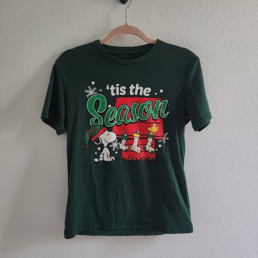 Peanuts Snoopy Christmas Tis the Season Graphic T-Shirt Green size Small